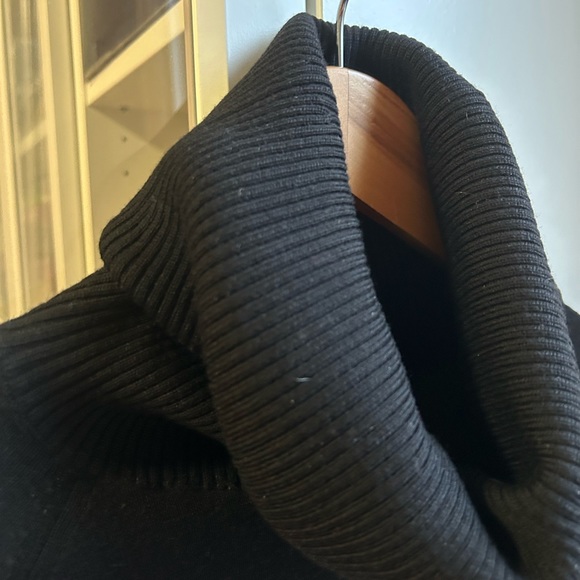 Ann Taylor black ribbed turtle neck sweater size small S - Picture 2 of 3